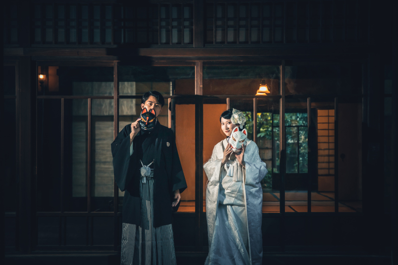 お面を使用した不思議な雰囲気のお写真も