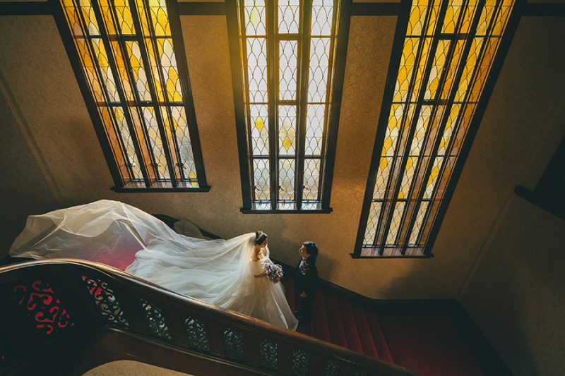 窓際で自然光を活かして