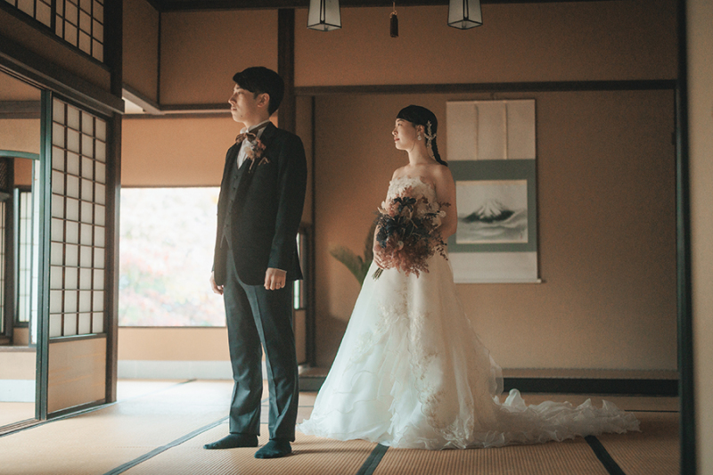 窓際で自然光を活かして