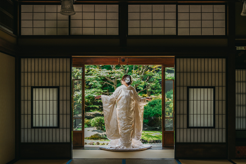 和装の後ろ姿ショット