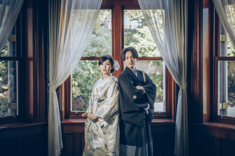 背中合わせのショットもカッコよく