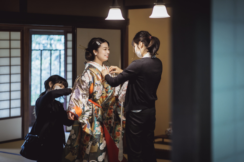 13:05 着物を羽織って準備完了