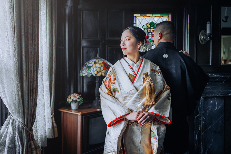 窓際で自然光を活かして