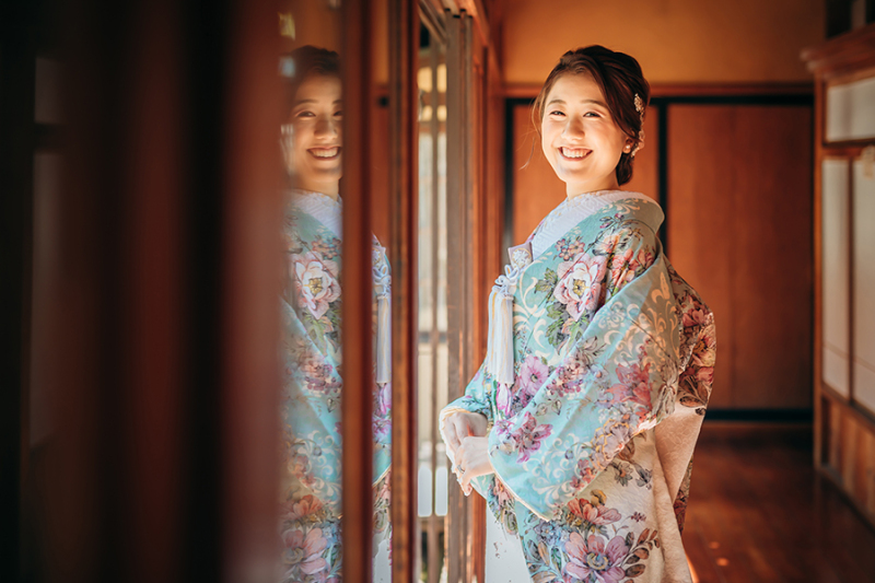 窓際で自然光を活かして