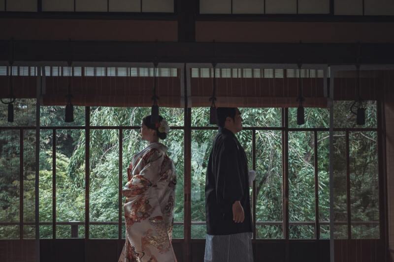 10:40 室内でシックな1枚を