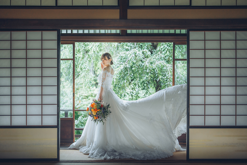 ドレスのトレーンを活かして!