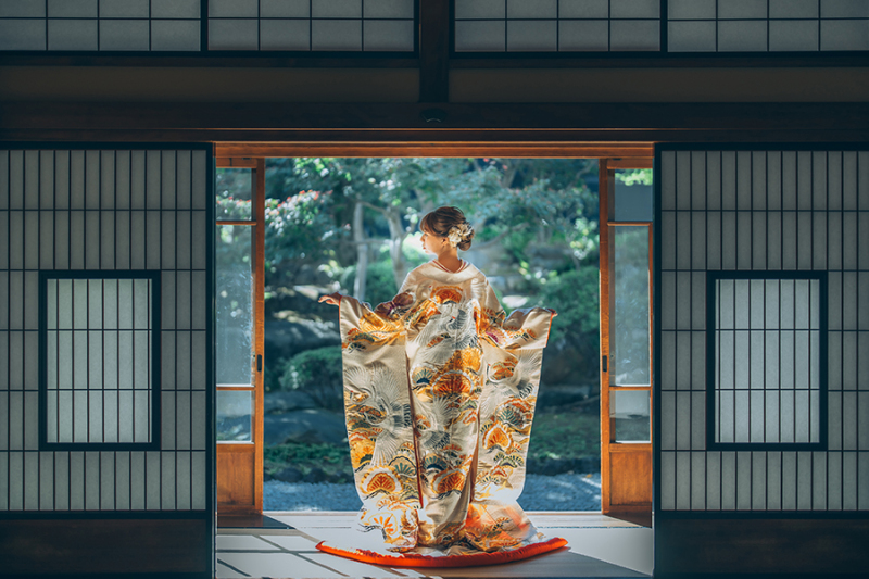 和装の後ろ姿ショット