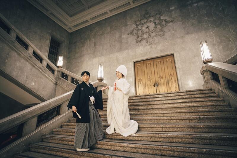 階段を活かしたポーズで