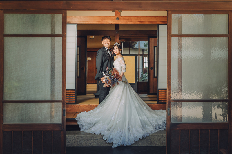 ドレスのトレーンを活かして!