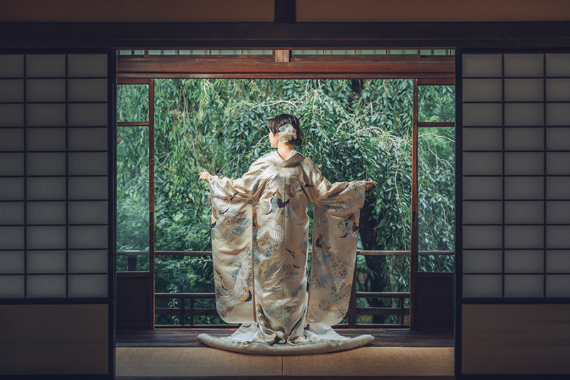 和装の後ろ姿ショット