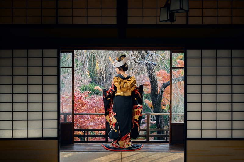 後ろ姿も美しく
