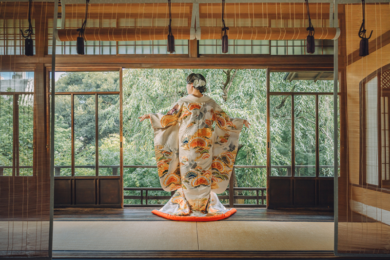 和装の後ろ姿ショット