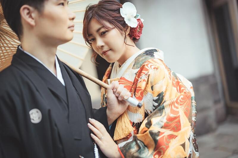 寄り添いあう様子を