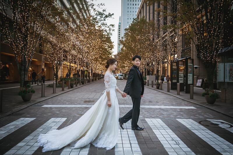 歩いているショットも