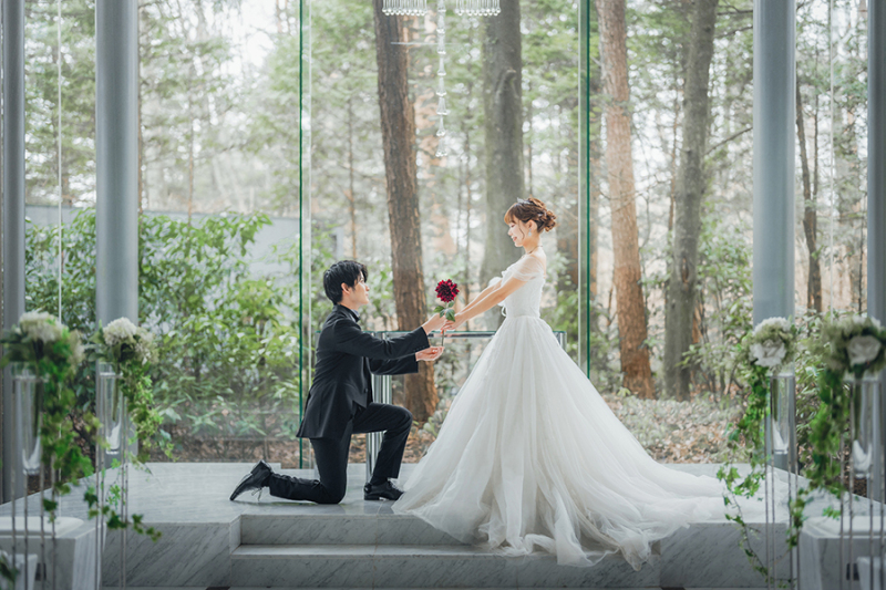 窓際で自然光を活かして