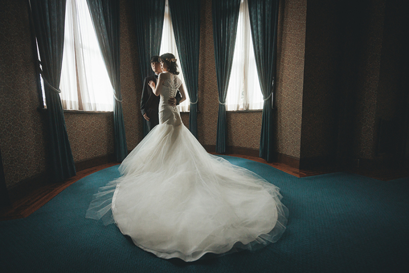 ドレスのトレーンを活かして!