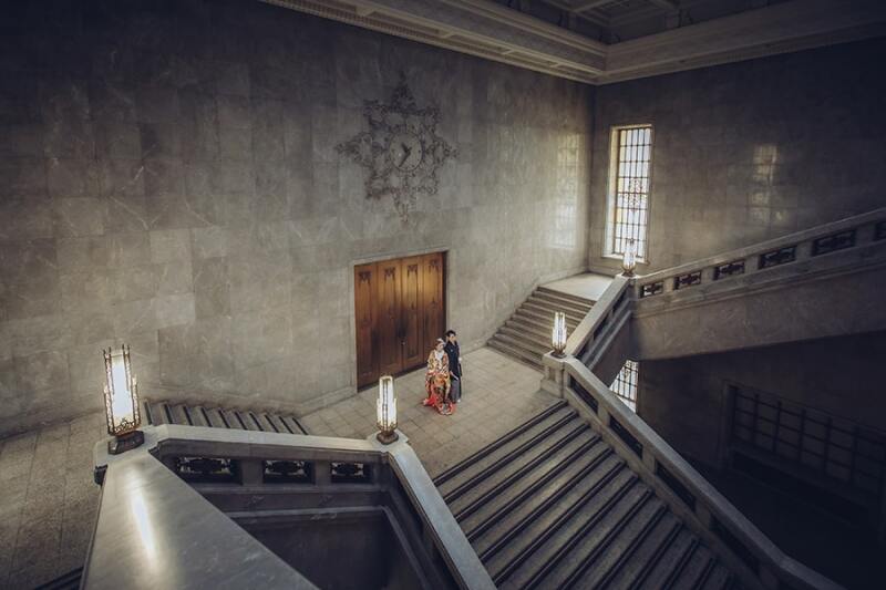 窓から差し込む光も