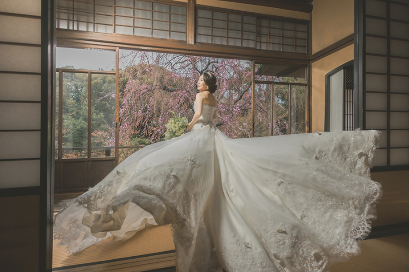 ドレスのトレーンを活かして!