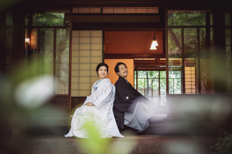 14:40 縁側に腰掛ける姿