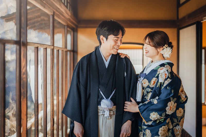 2階の窓際で自然光を活かして