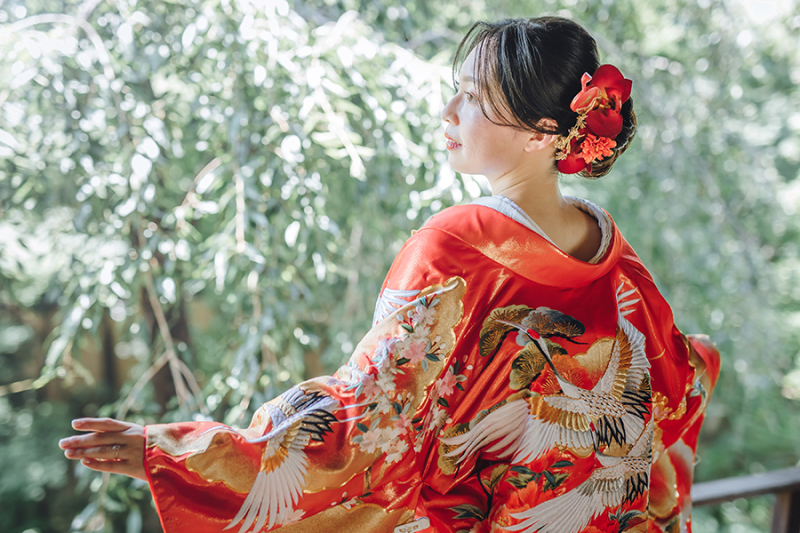 2階の窓際で自然光を活かして