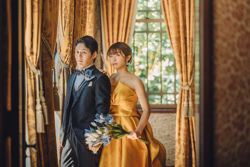 窓際で自然光を活かして