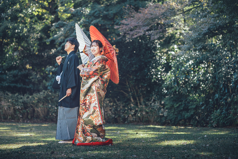 お庭で番傘を使って