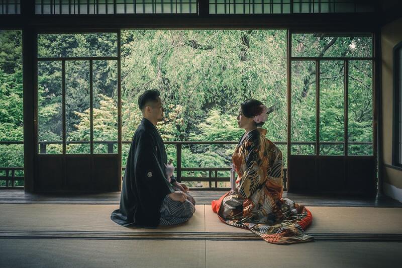 正座のカットも