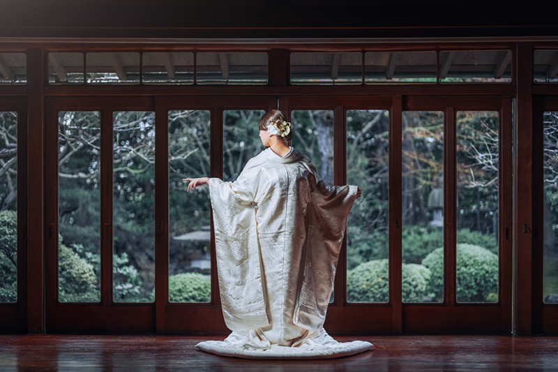 和装の後ろ姿ショット