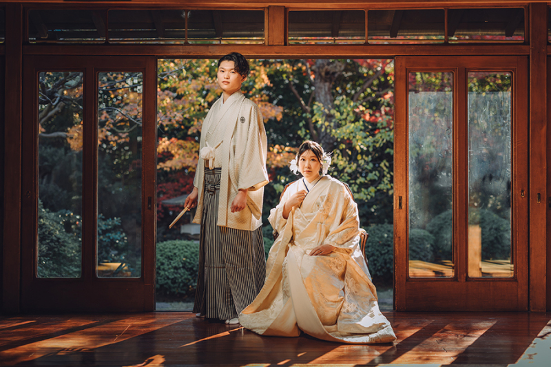 窓際で自然光を活かして