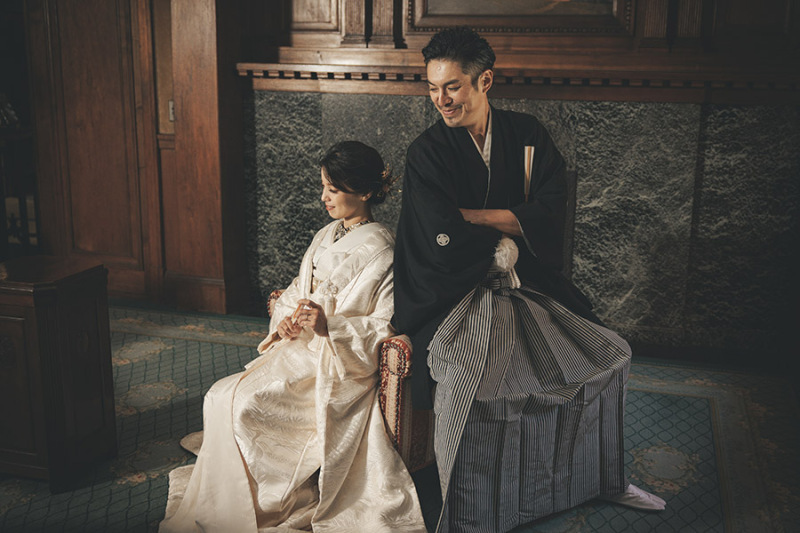 会場の椅子を利用して