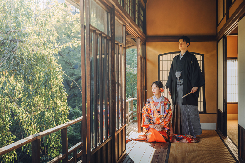 2階の窓際で自然光を活かして