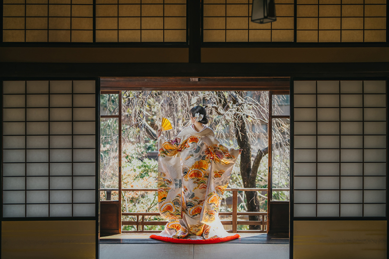 和装の後ろ姿ショット