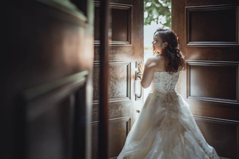 後ろ姿も幻想的に