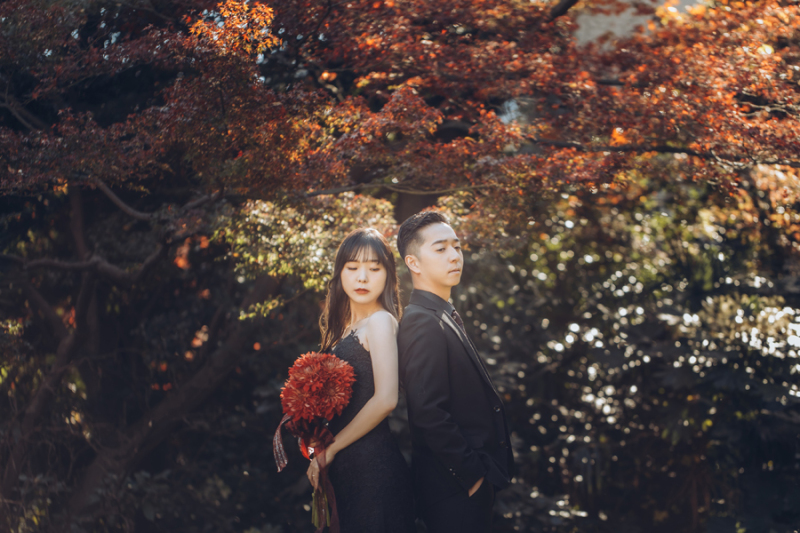 紅葉の背景も映えて素敵♪