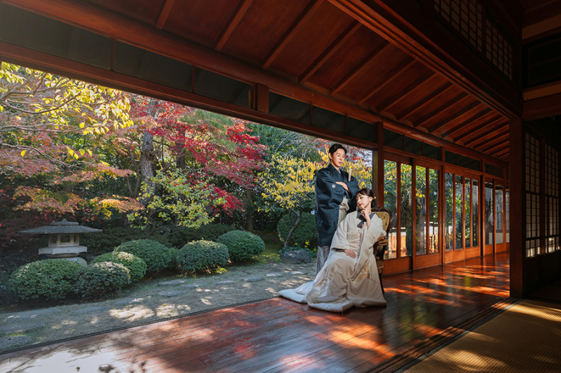 窓際で自然光を活かして