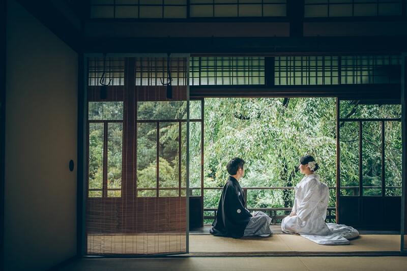 2階の窓際で自然を活かして