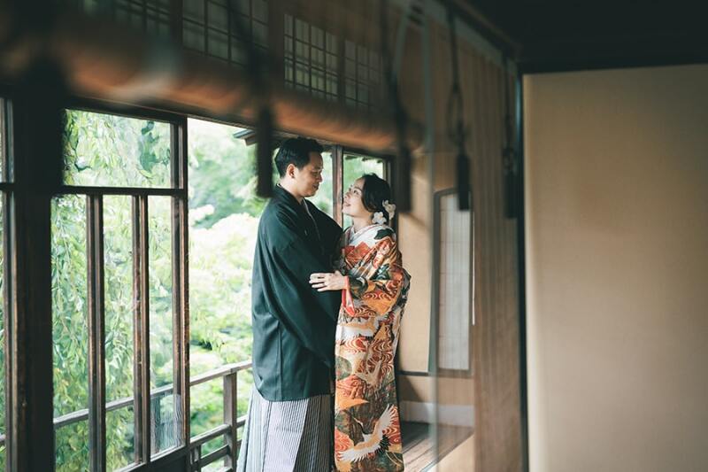 2階の窓際で自然を活かして