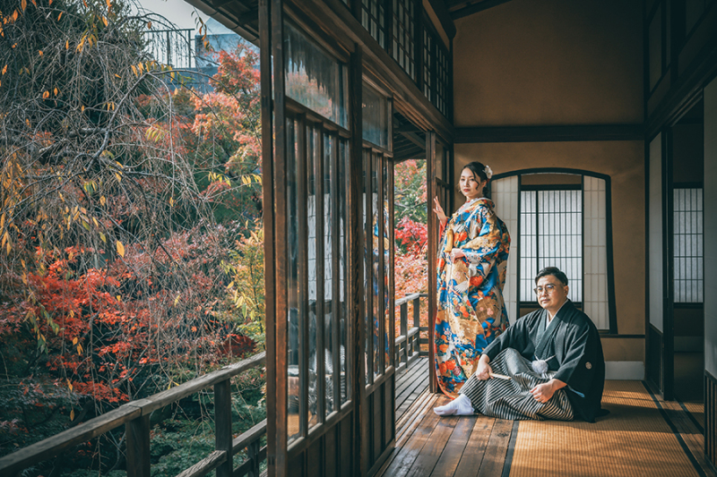 2階の窓際で自然光を活かして