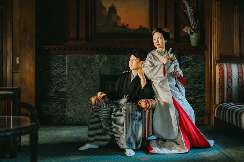 会場の椅子を利用して