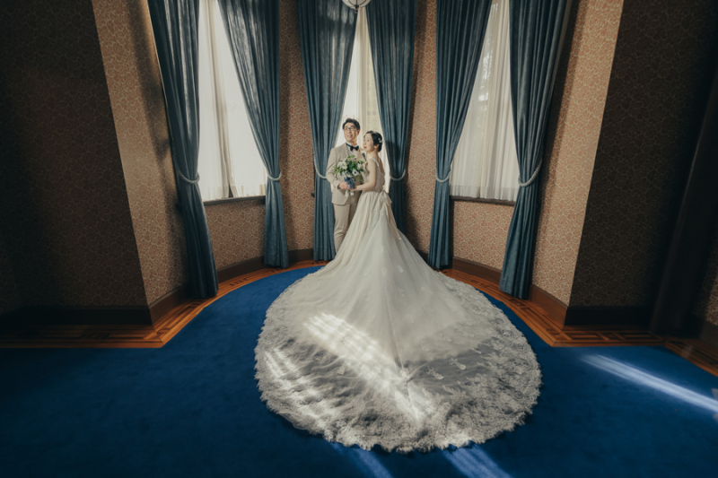 ドレスのトレーンを活かして！