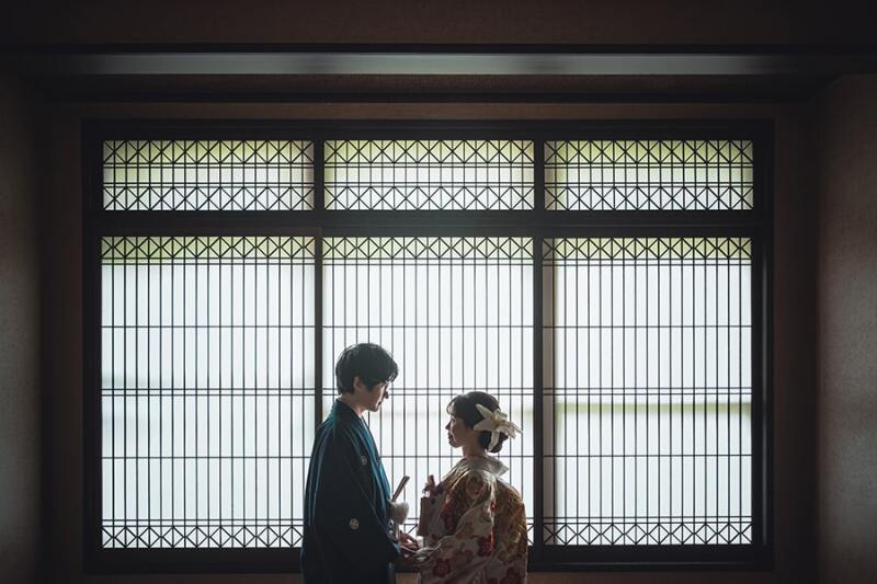 見つめあったポージングも!