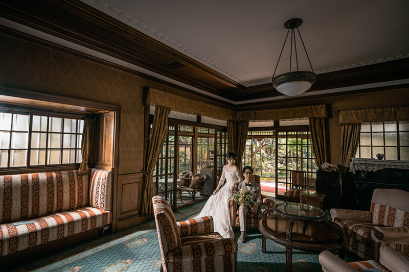 会場の椅子を利用して