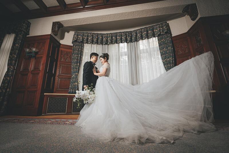 ドレスのトレーンを活かして!