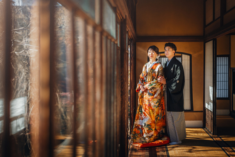 2階の窓際で自然光を活かして