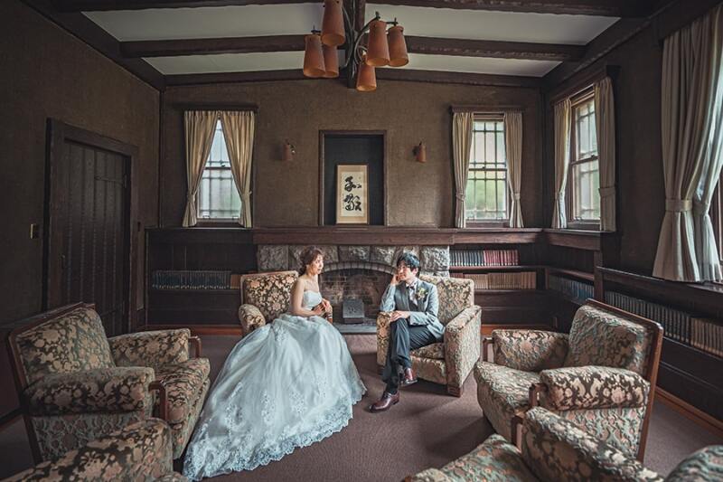 書斎での撮影はタイムスリップ気分!