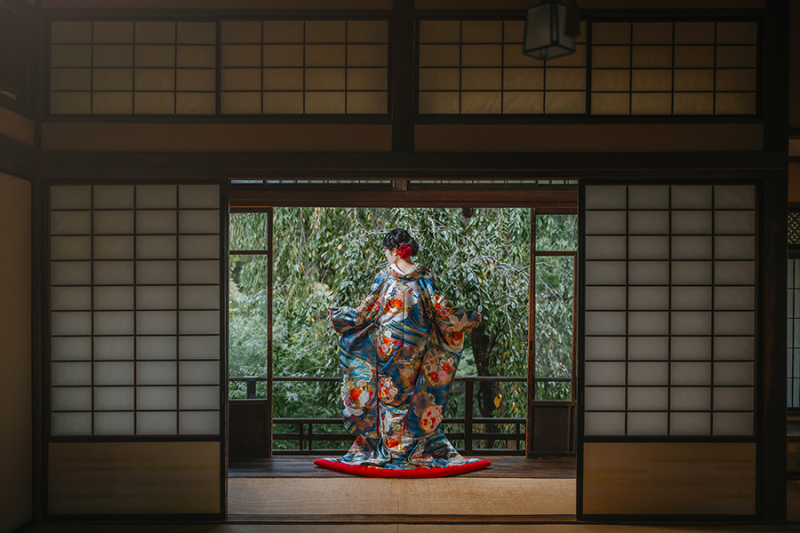 和装の後ろ姿ショット