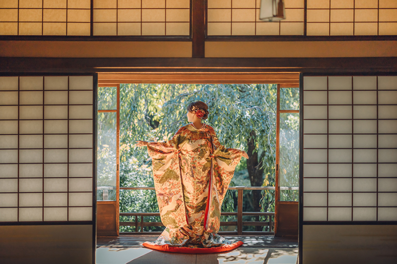 和装の後ろ姿ショット