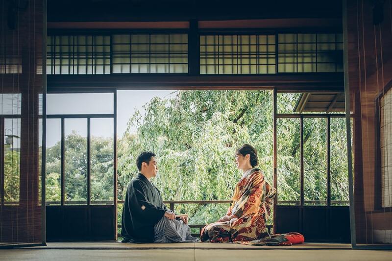 2階の窓際で自然を活かして