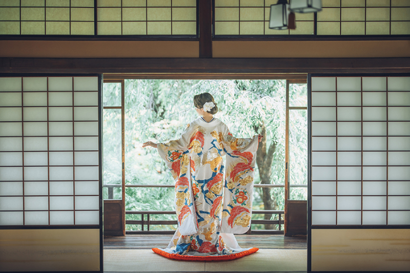 和装の後ろ姿ショット